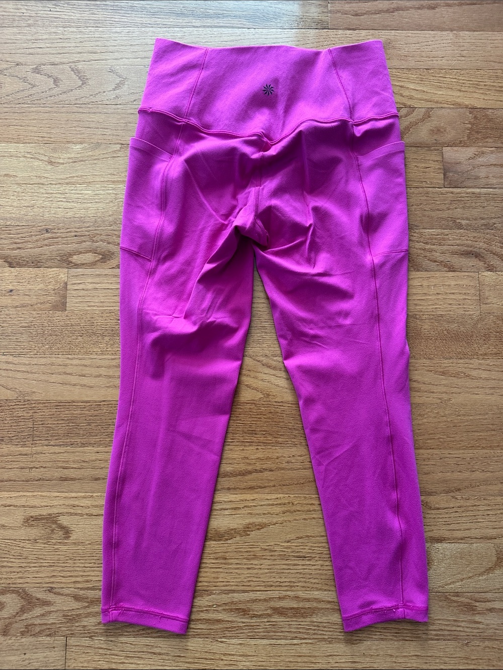 EUC Athleta Salutation Stash Pocket 7/8 Leggings - Picture 2 of 4